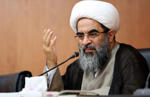 اینکه می گویندحجاب را به رفراندوم بگذارید حرف غلطی است، مگر می‌شود دین را به رفراندوم گذاشت؟